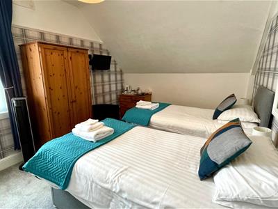 GUEST ROOM 6